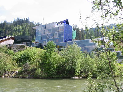 Blick zum Haupthaus von der Murpromenade